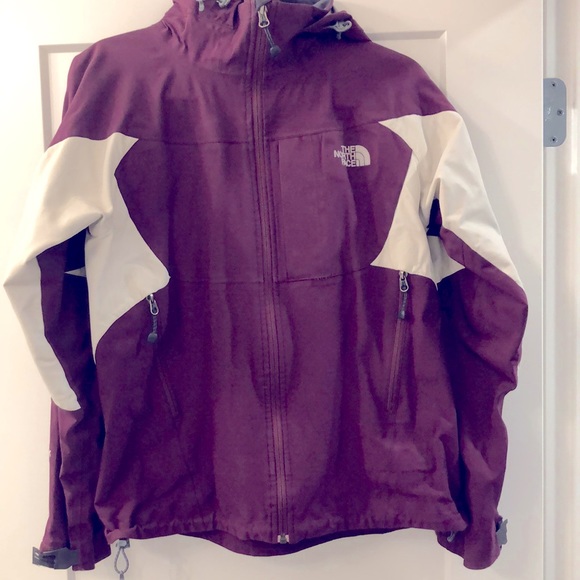 The North Face Jackets & Blazers - ⭐️HPx2⭐️ North Face Womens Medium Hooded Rain Jacket Burgundy Maroon